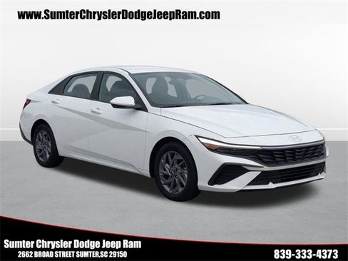 Used 2024 Hyundai Elantra SEL image 1
