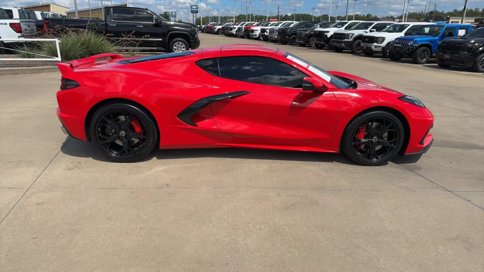 Used 2020 Chevrolet Corvette Stingray Coupe w/ Z51 Performance Package RWD image 2