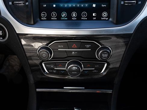 Used 2019 Chrysler 300 Touring image 14