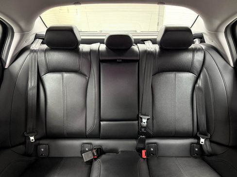 Used 2018 Alfa Romeo Giulia AWD image 32