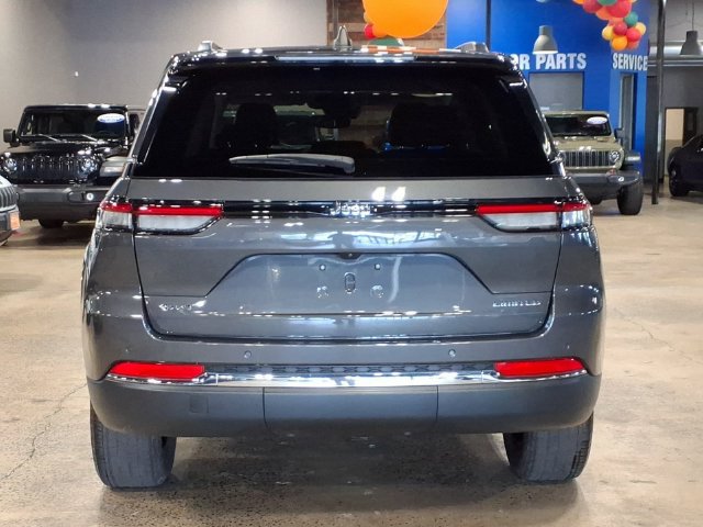 Used 2023 Jeep Grand Cherokee Limited AWD/4WD image 6