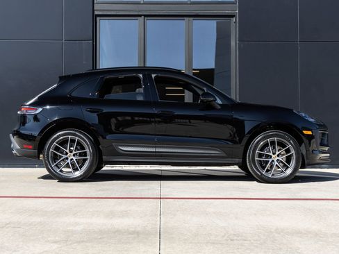 Certified 2026 Porsche Macan AWD/4WD image 12