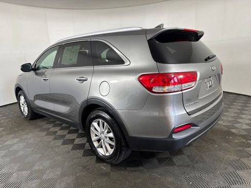 Used 2017 Kia Sorento FWD w/ LX Convenience Package image 6