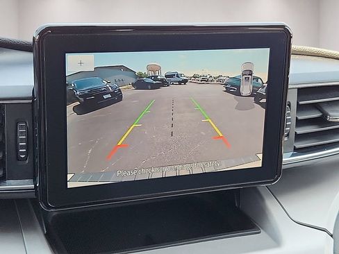 Used 2022 Ford Explorer XLT w/ Equipment Group 202A AWD/4WD image 26