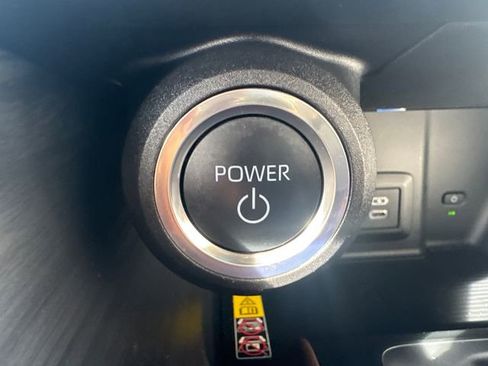 Used 2024 Toyota Venza Limited image 32