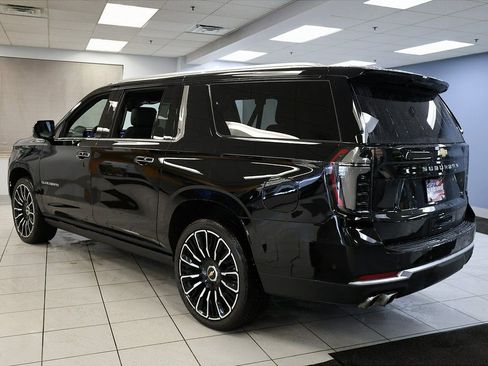 New 2026 Chevrolet Suburban High Country image 8
