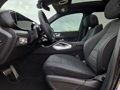 New 2025 Mercedes-Benz GLS 580 4MATIC image 16