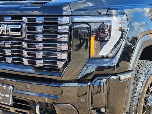 Used 2025 GMC Sierra 2500 Denali Ultimate w/ Max Trailering Package AWD/4WD image 10