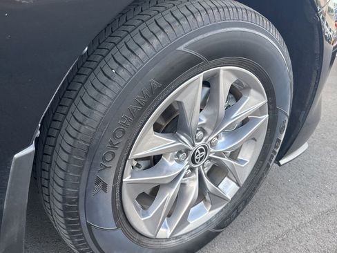 Used 2025 Toyota Sienna XLE w/ XLE Plus Package image 9