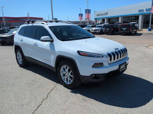 Used 2016 Jeep Cherokee Latitude w/ Cold Weather Group image 2