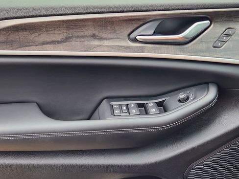 New 2026 Jeep Grand Cherokee Limited RWD image 16
