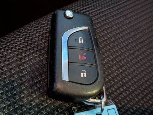 Used 2020 Toyota RAV4 LE FWD image 30