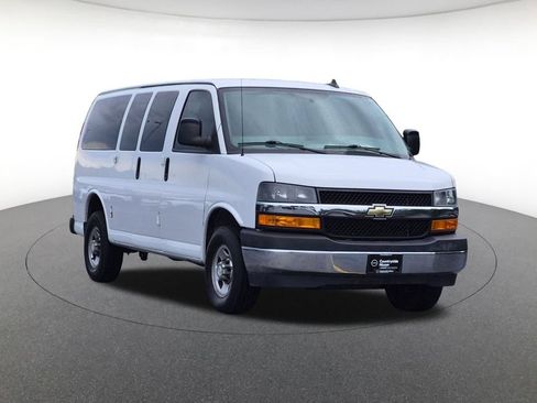 Used 2018 Chevrolet Express 3500 LT w/ LT Preferred Equipment Group RWD image 3