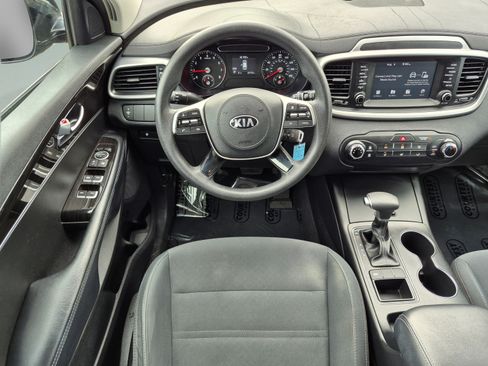 Used 2019 Kia Sorento L FWD image 11