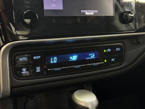 Used 2019 Toyota Corolla LE FWD image 18