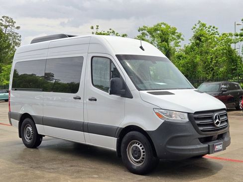 Used 2024 Mercedes-Benz Sprinter 2500 image 3