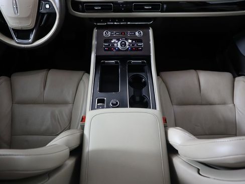 Used 2020 Lincoln Aviator Reserve w/ Equipment Group 202A image 17