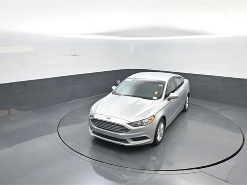 Used 2018 Ford Fusion SE w/ Fusion SE Technology Package image 20