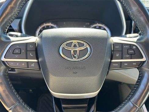 Used 2022 Toyota Highlander Limited image 19