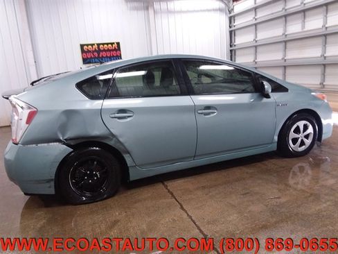 Used 2014 Toyota Prius Two image 2