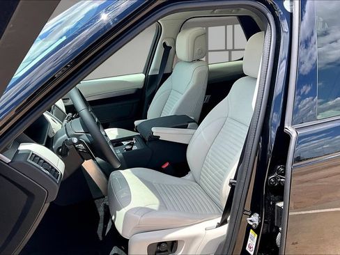 Certified 2025 Land Rover Discovery Dynamic SE AWD/4WD image 25