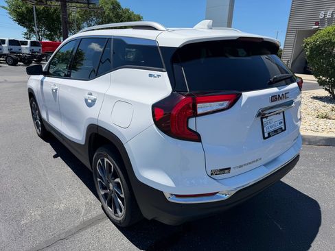 Used 2022 GMC Terrain SLT w/ LPO, Floor Liner Package AWD/4WD image 8