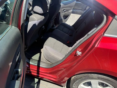 Used 2016 Chevrolet Cruze LT w/ Technology Package FWD image 11