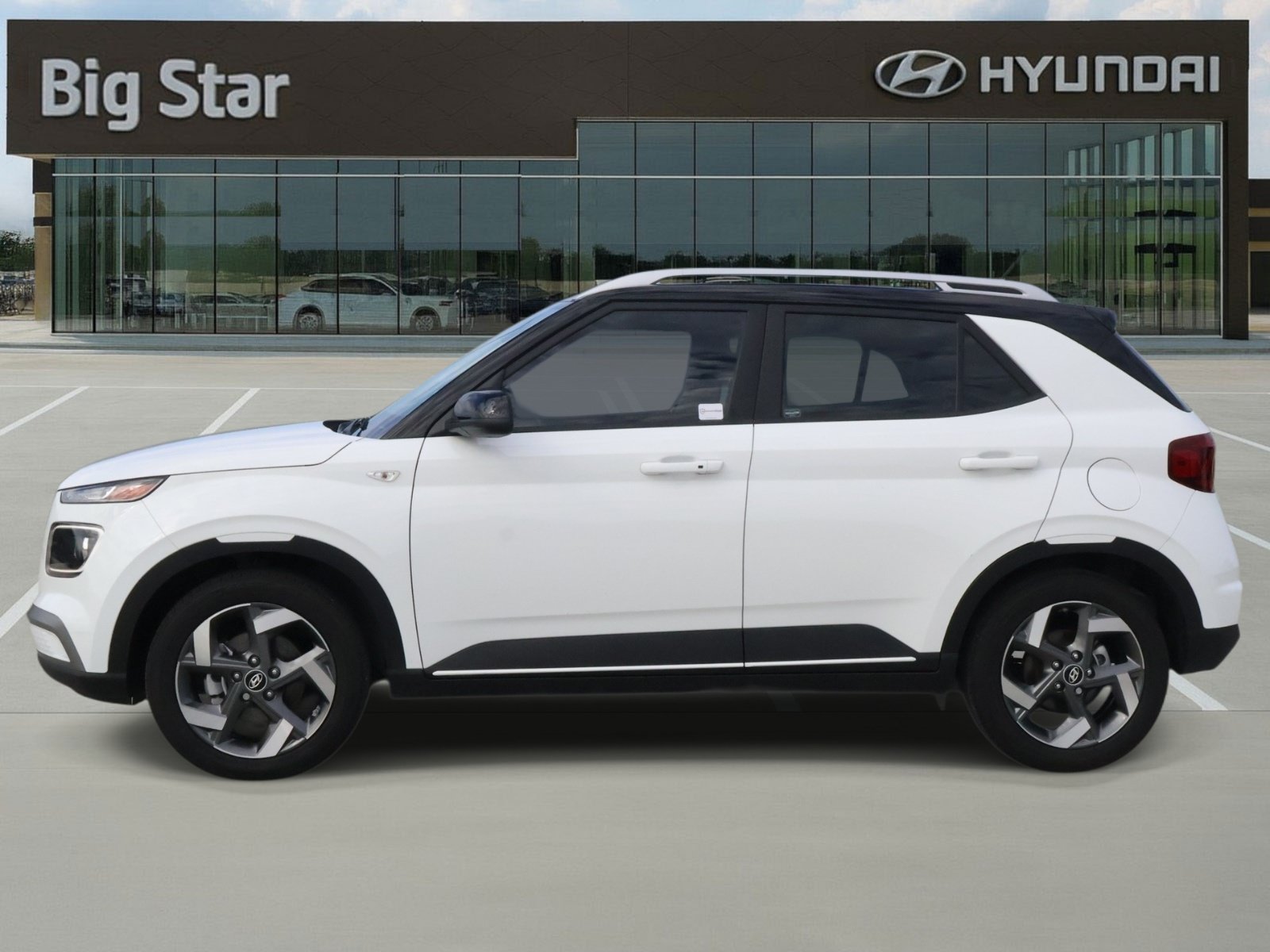 Used 2025 Hyundai Venue Limited FWD image 2