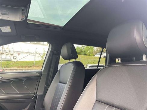 Used 2022 Volkswagen Tiguan SE R-Line image 19