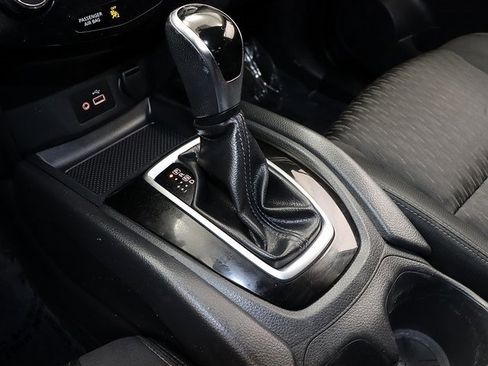 Used 2018 Nissan Rogue SV image 20