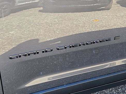 New 2025 Jeep Grand Cherokee Altitude image 18