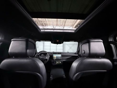 Used 2023 Land Rover Defender 110 V8 AWD/4WD image 44