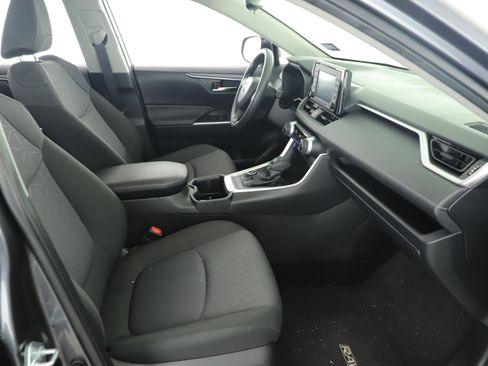 Used 2022 Toyota RAV4 XLE w/ Convenience Package image 18