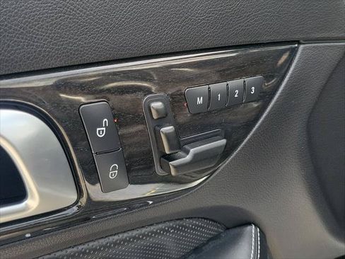 Used 2015 Mercedes-Benz SLK 250 w/ Premium Package image 17