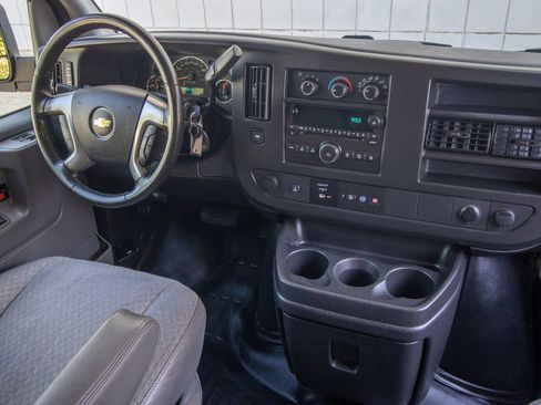 Used 2014 Chevrolet Express 2500 image 18