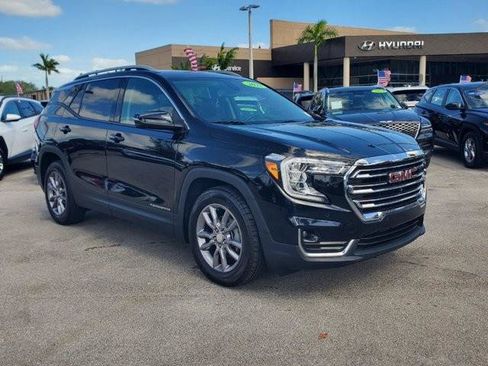 Used 2022 GMC Terrain SLT w/ Tech Package FWD image 3