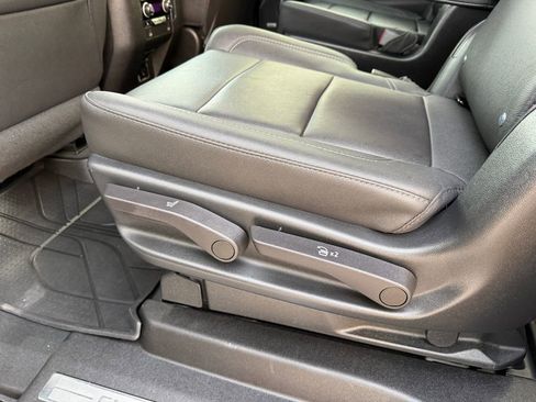 Used 2023 Chevrolet Suburban Z71 w/ Luxury Package image 36