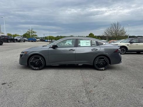 New 2026 Nissan Sentra SR w/ SR Premium Package FWD image 7