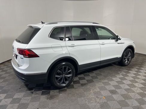 Used 2022 Volkswagen Tiguan SE AWD/4WD image 9