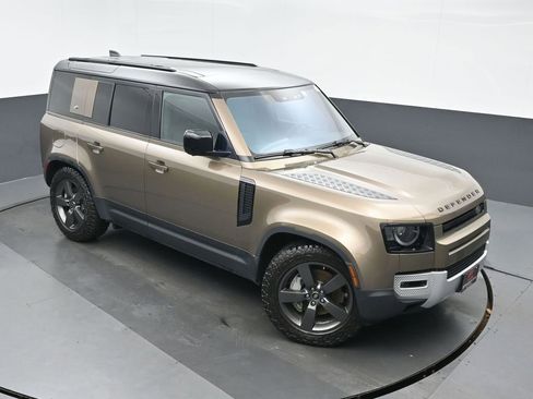 Used 2020 Land Rover Defender 110 SE image 32