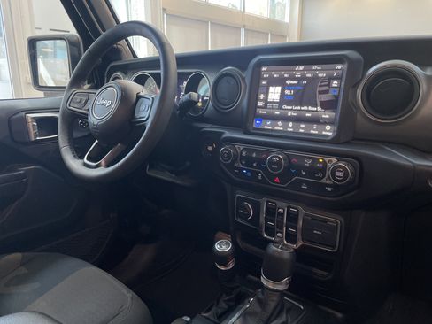 Used 2023 Jeep Wrangler Unlimited w/ Sun & Screen Package AWD/4WD image 41