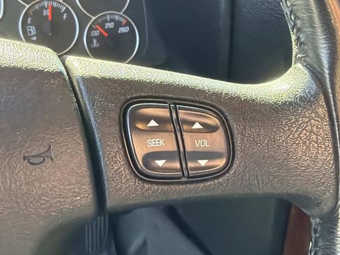 Used 2006 GMC Envoy Denali image 7