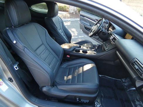 Used 2017 Lexus RC 200t image 32