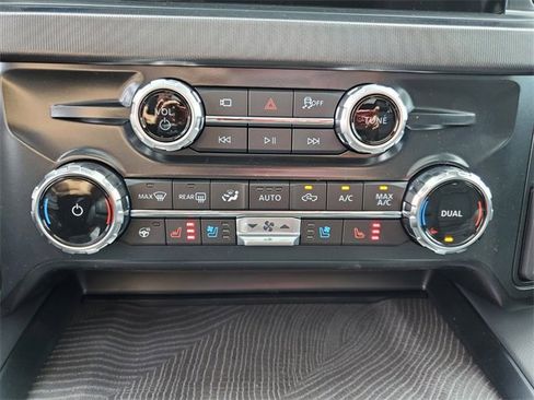 New 2025 Ford F250 Platinum image 38