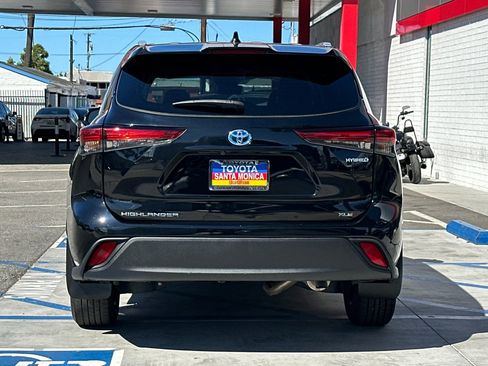 Used 2023 Toyota Highlander XLE AWD/4WD image 5