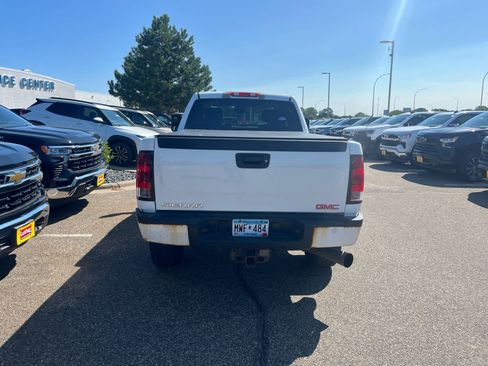 Used 2014 GMC Sierra 2500 Denali w/ Suspension Package, Off-Road AWD/4WD image 4