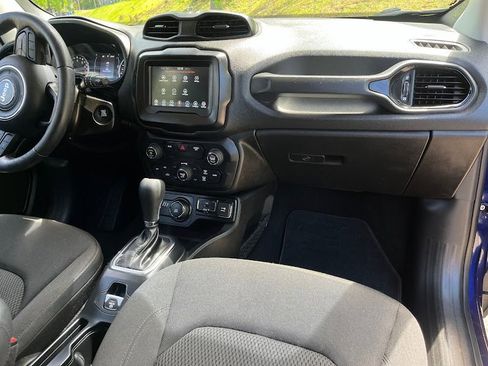 Used 2018 Jeep Renegade Altitude AWD/4WD image 37