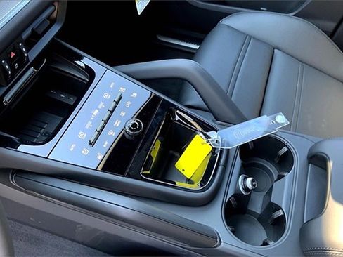 New 2025 Porsche Cayenne Coupe image 36