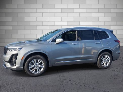 New 2025 Cadillac XT6 Luxury image 2