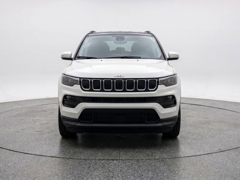 Used 2025 Jeep Compass Limited AWD/4WD image 2